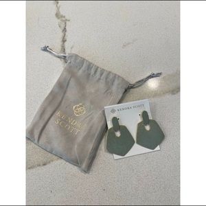 SOLD - Kendra Scott Finch Earrings